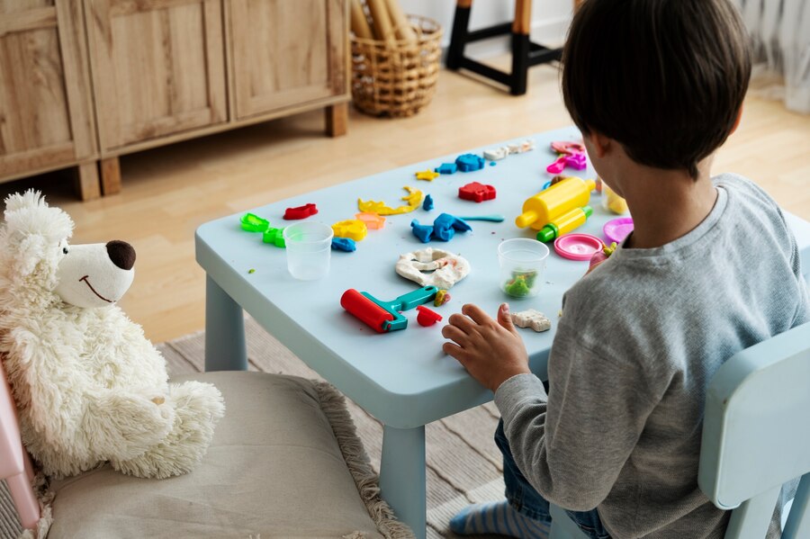 Como Criar um Ambiente Seguro e Divertido para Crianças Autistas com Brinquedos Apropriados